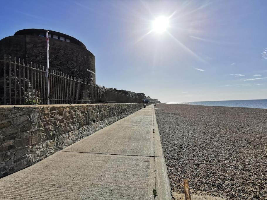 Shore Thing - Just A Stones Throw From The Beach Sandgate Exterior photo