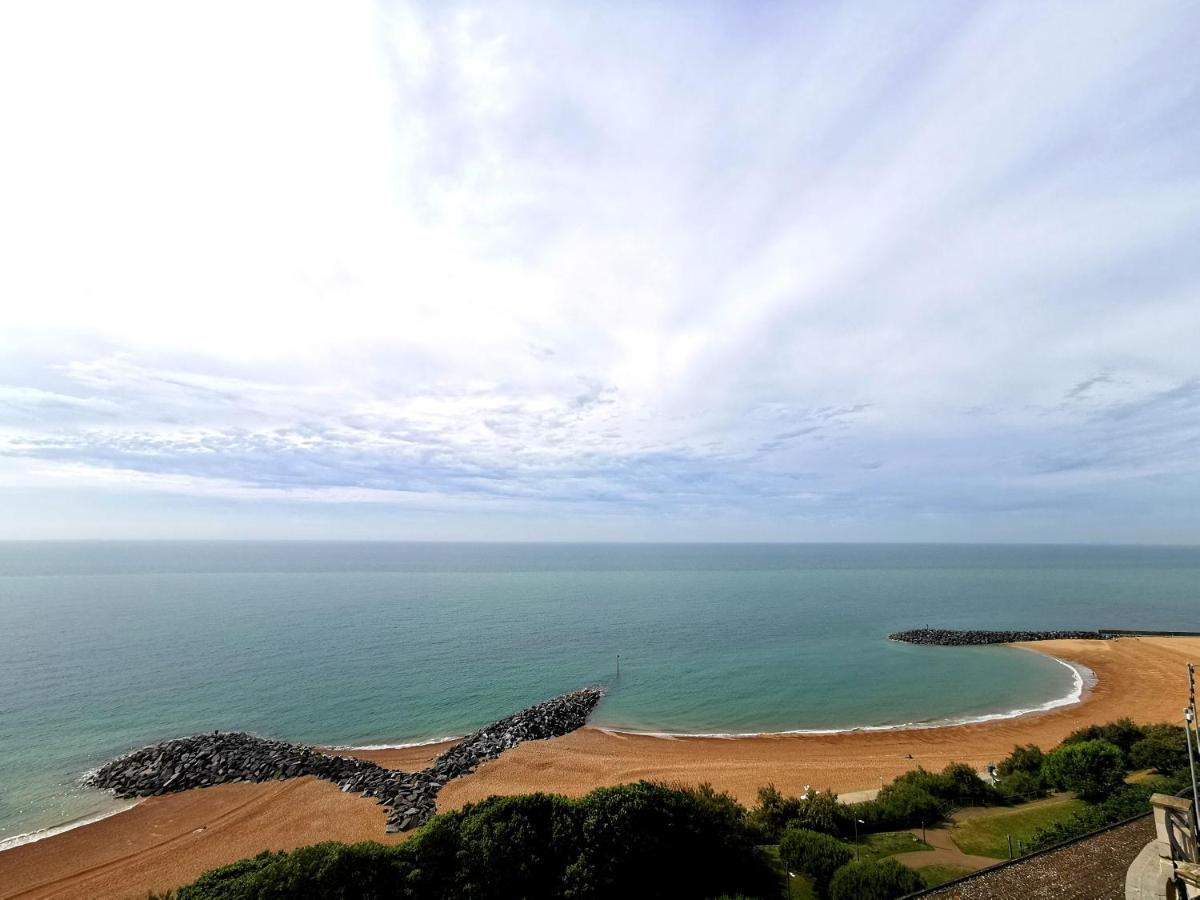 Shore Thing - Just A Stones Throw From The Beach Sandgate Exterior photo