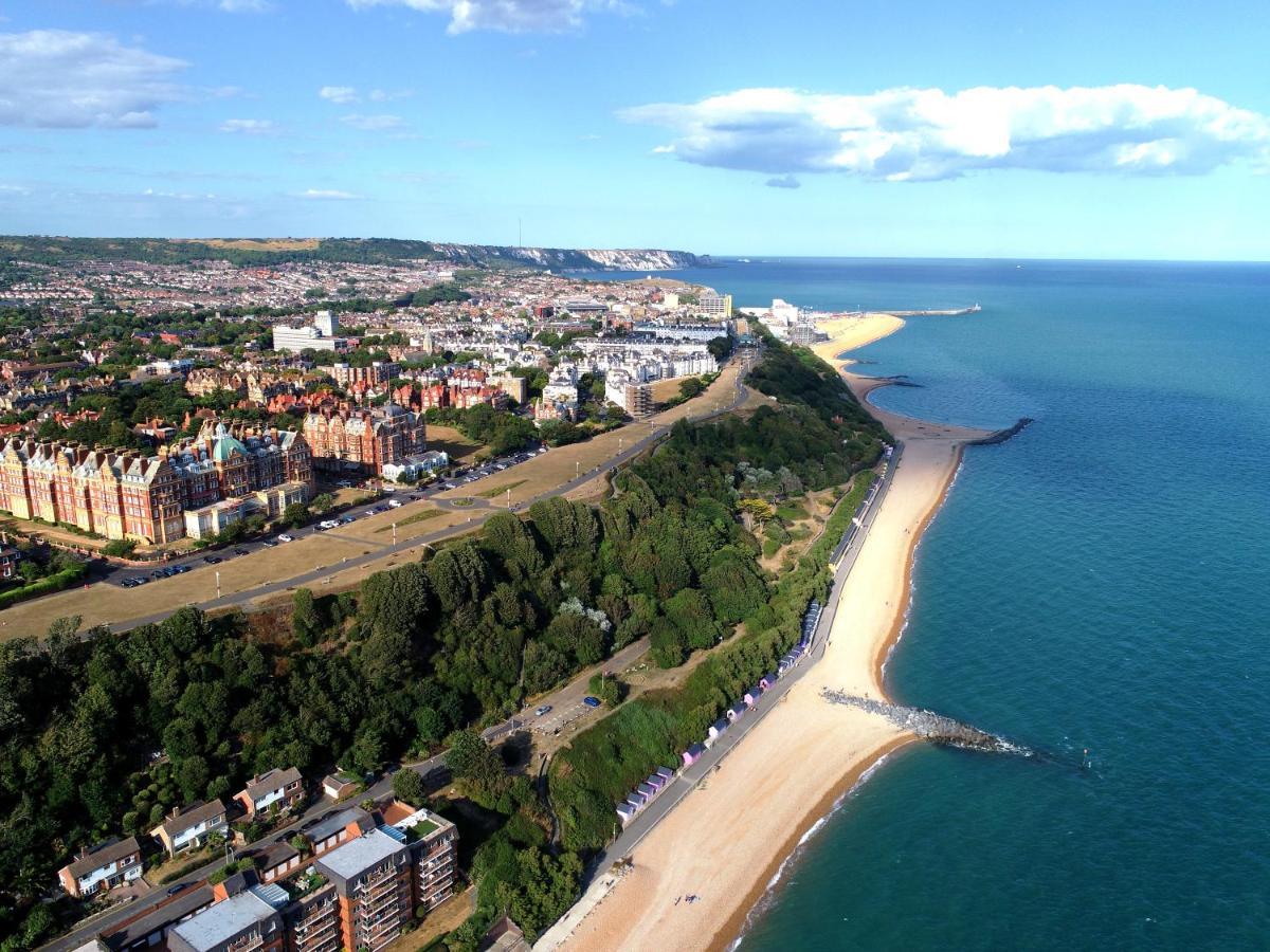 Shore Thing - Just A Stones Throw From The Beach Sandgate Exterior photo
