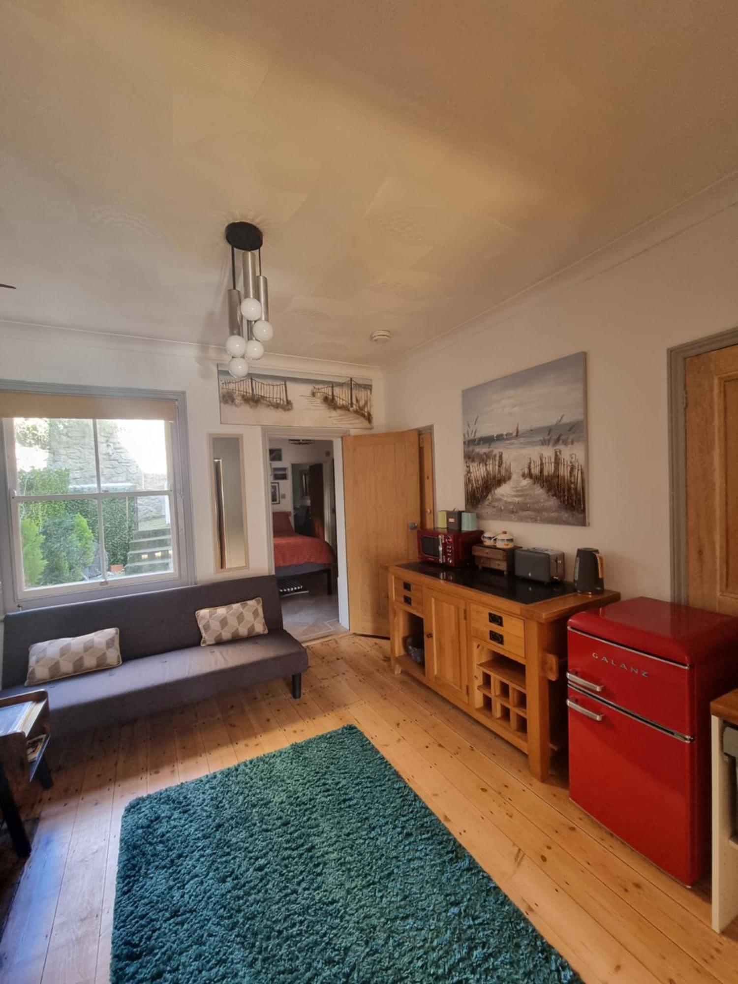 Shore Thing - Just A Stones Throw From The Beach Sandgate Exterior photo